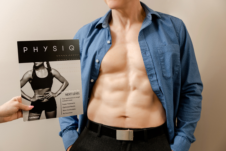 Well sculpted abs of a male patient after Physiq treatment